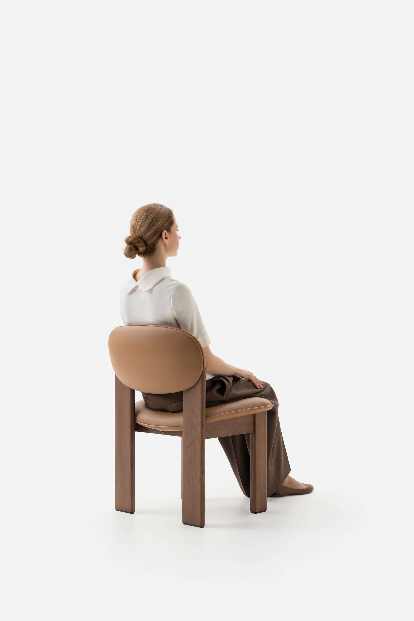 Minimalist Archipen chair by Noom, designed by Kateryna Sokolova, featuring clean lines and flat twisted legs, inspired by Archipenko.