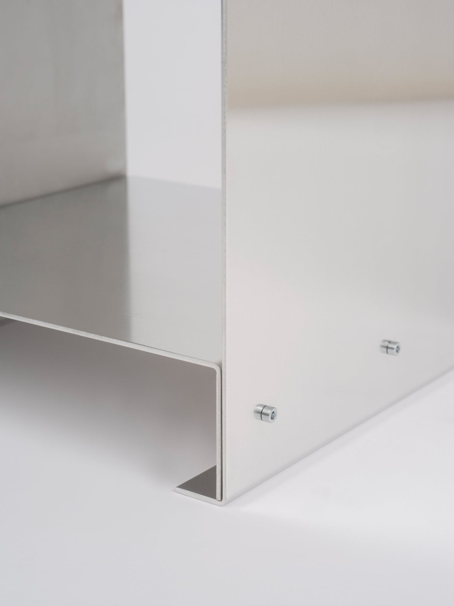 Wings Sidetable