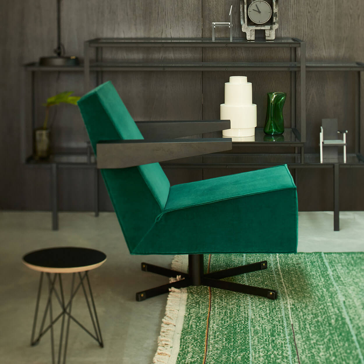 Spectrum designer Press Room Chair by Gerrit Rietveld featuring a modern green upholstery in a stylish interior setting.